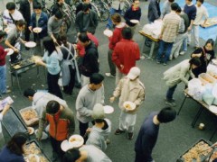 在校园中举办的野餐会