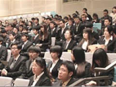  东京国际交流学院卒業生たち