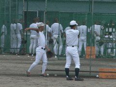 柏原高等学校体育场内