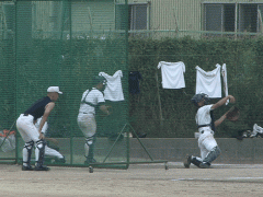 柏原高等学校体育场内