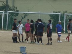 柏原高等学校体育场内