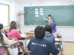 静冈国际学校上课中