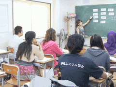 静冈国际学校上课中